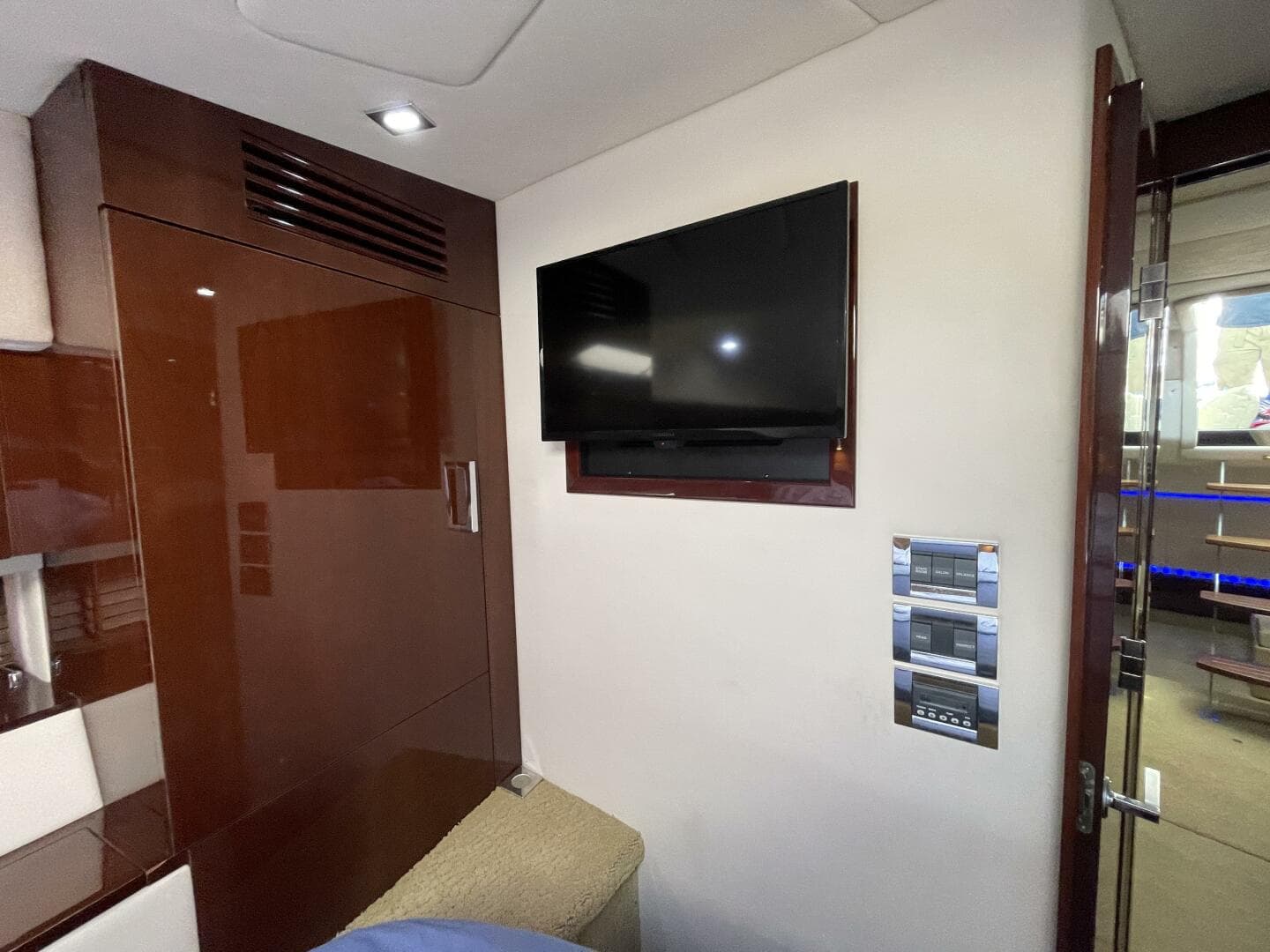 2010 Sea Ray 450 Sundancer — photo 75