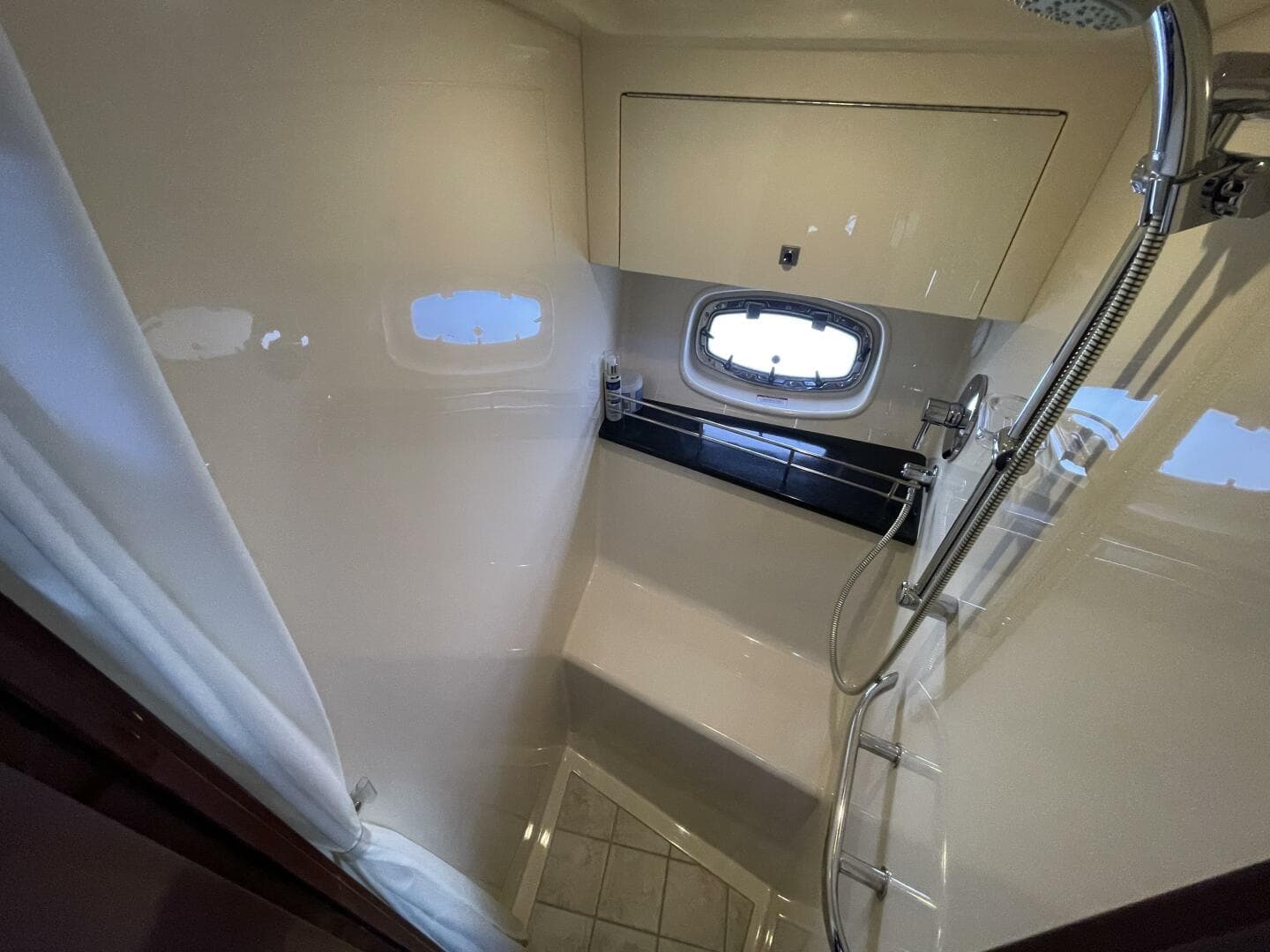 2010 Sea Ray 450 Sundancer — photo 71