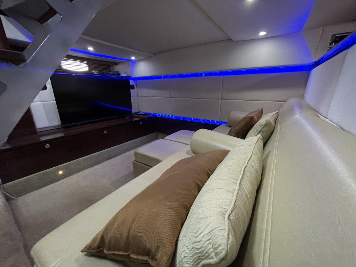 2010 Sea Ray 450 Sundancer — photo 77