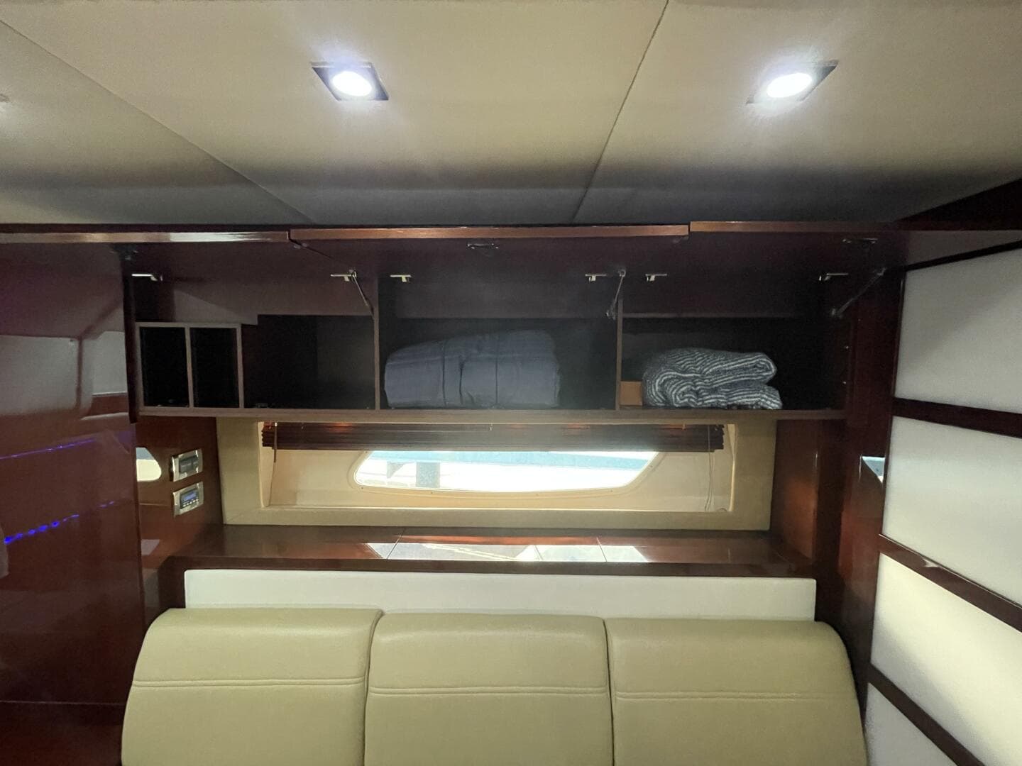 2010 Sea Ray 450 Sundancer — photo 65