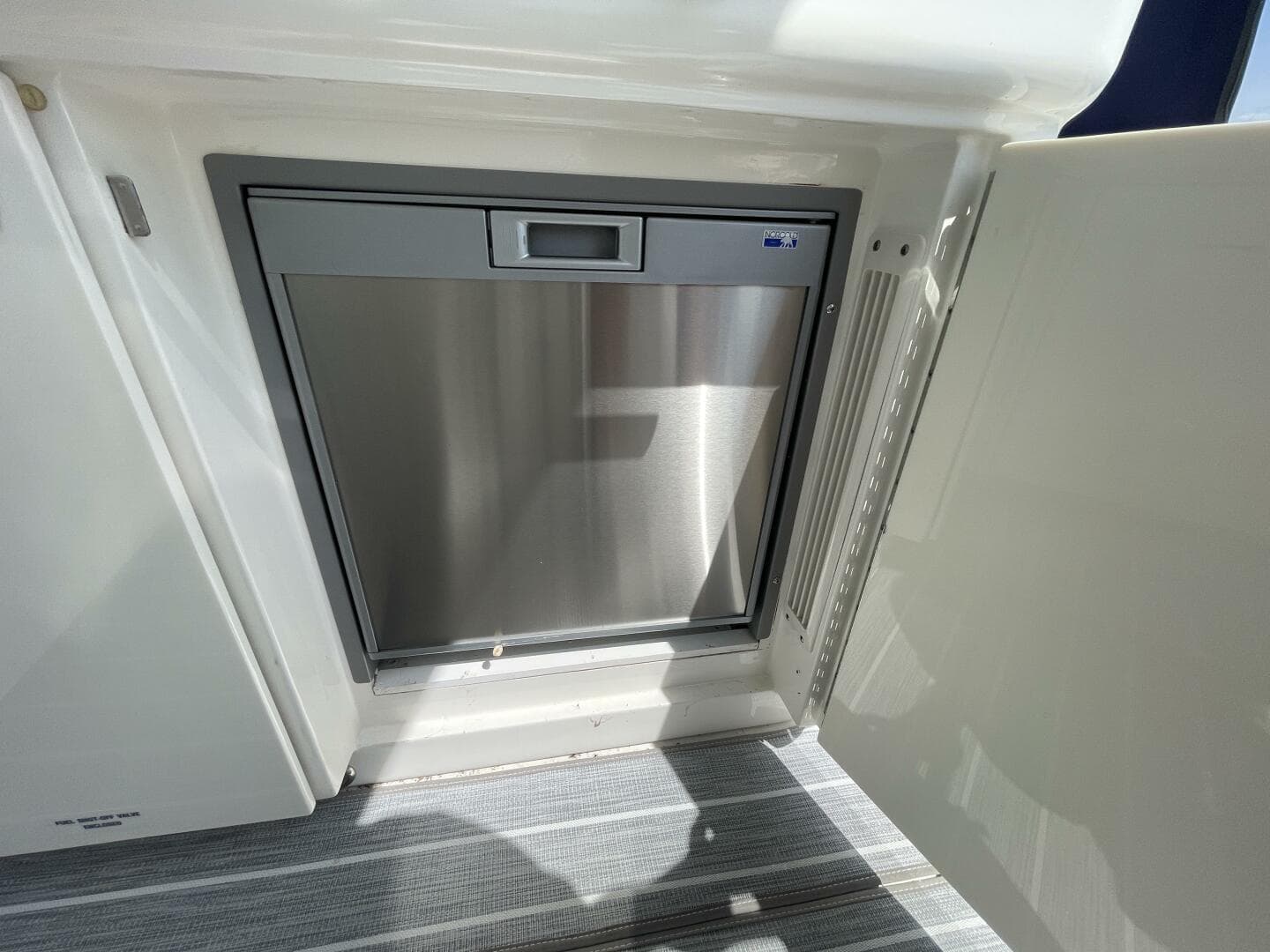 2010 Sea Ray 450 Sundancer — photo 31