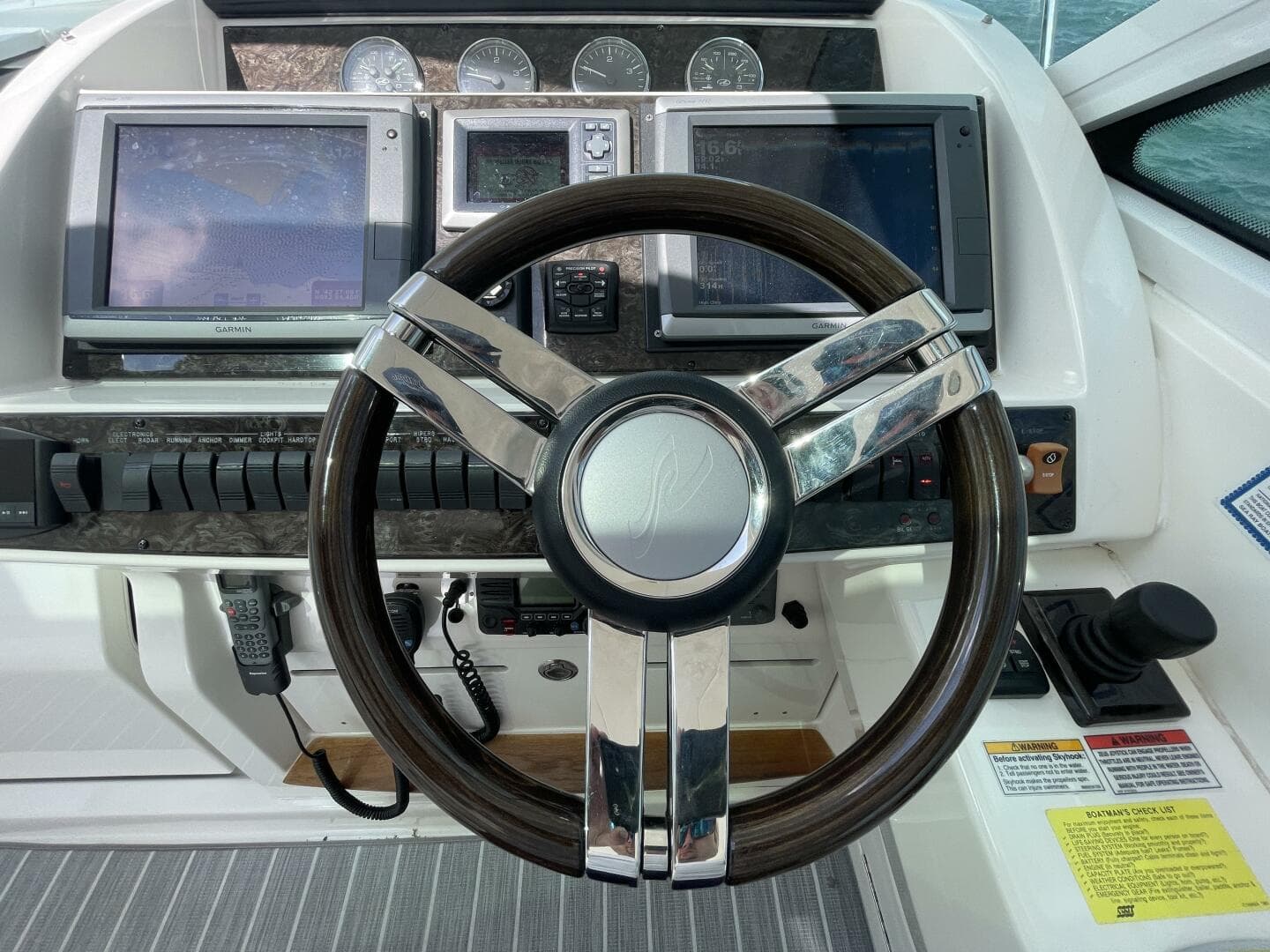 2010 Sea Ray 450 Sundancer — photo 48