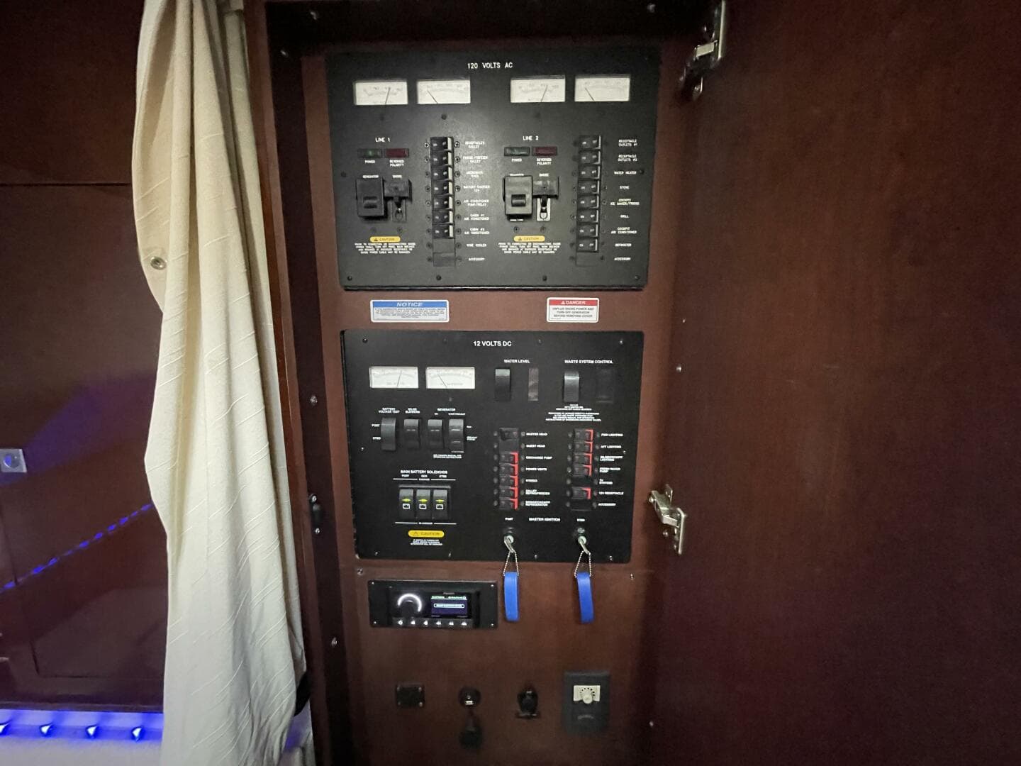 2010 Sea Ray 450 Sundancer — photo 64