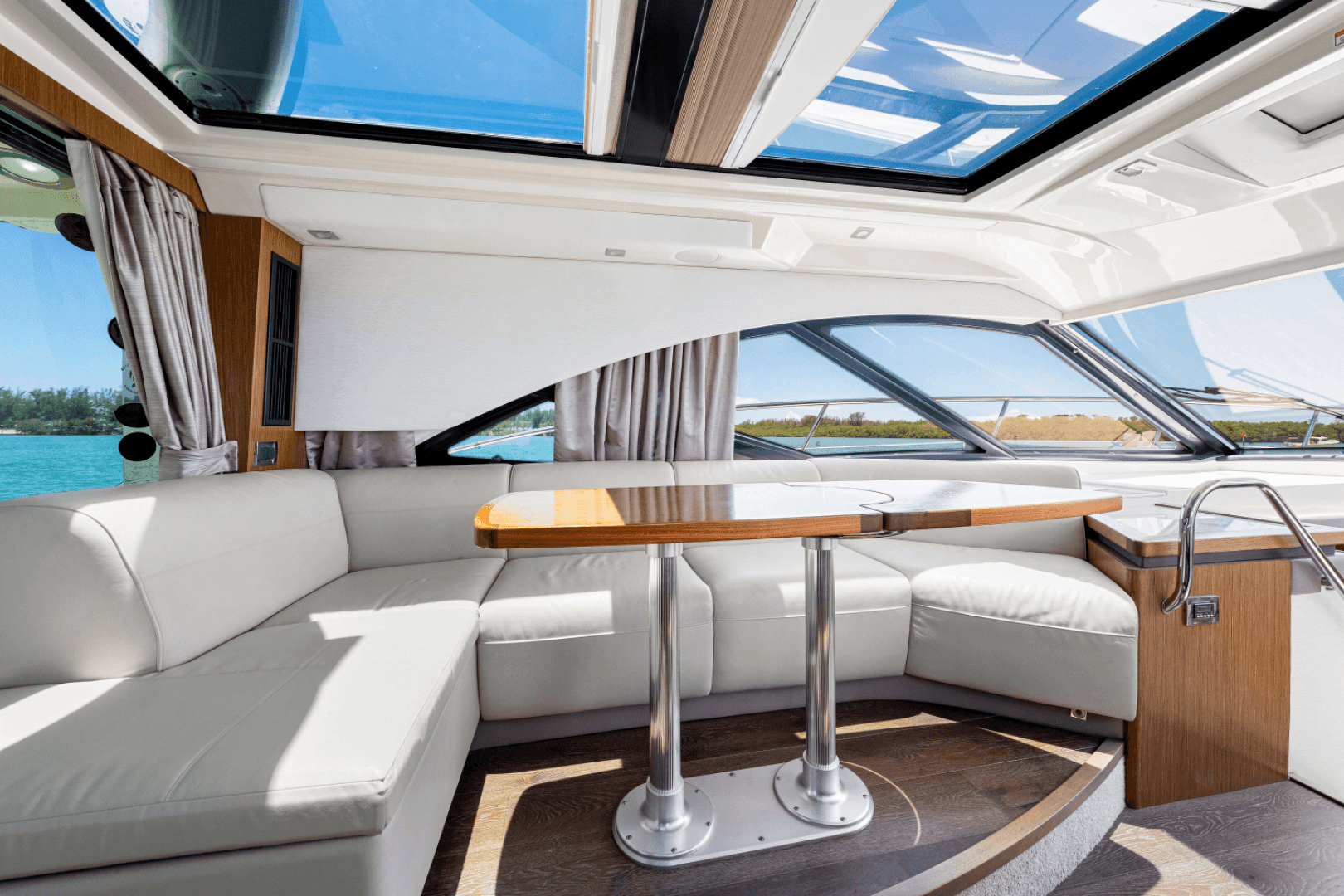 2017 Sea Ray 510 Sundancer — photo 56