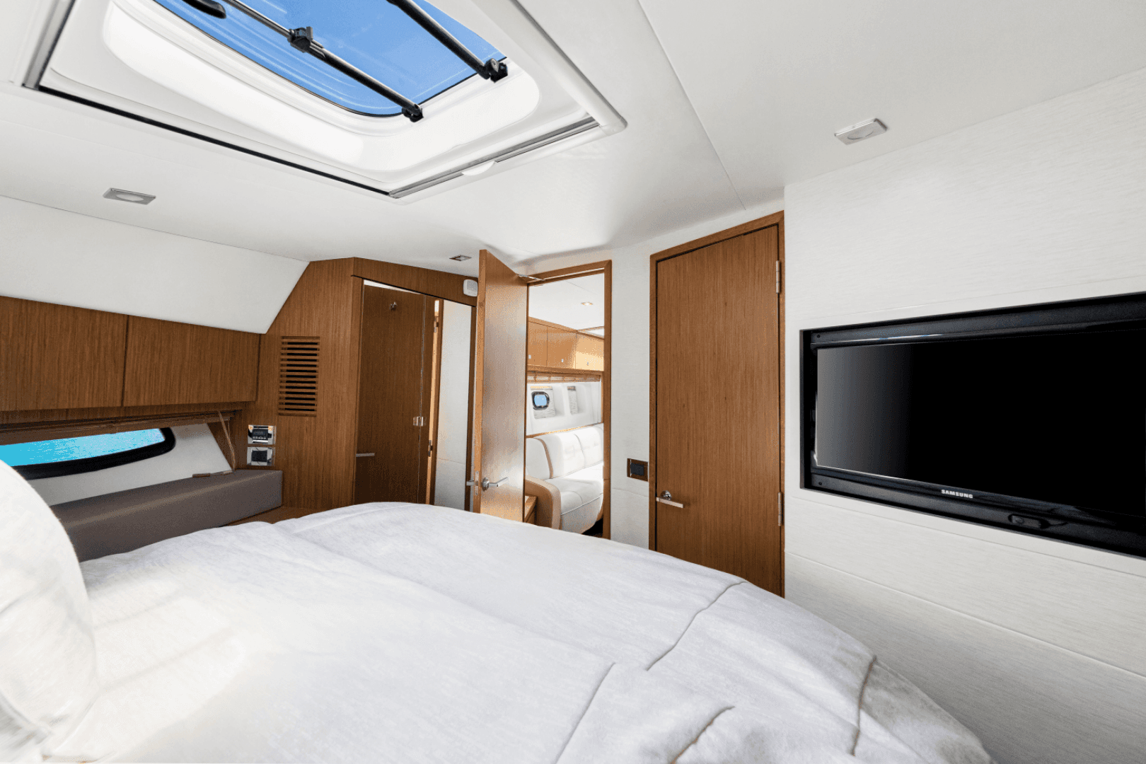 2017 Sea Ray 510 Sundancer — photo 77