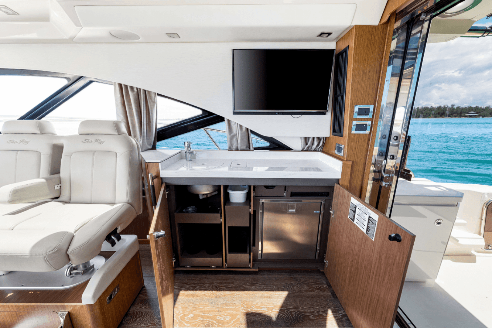 2017 Sea Ray 510 Sundancer — photo 57