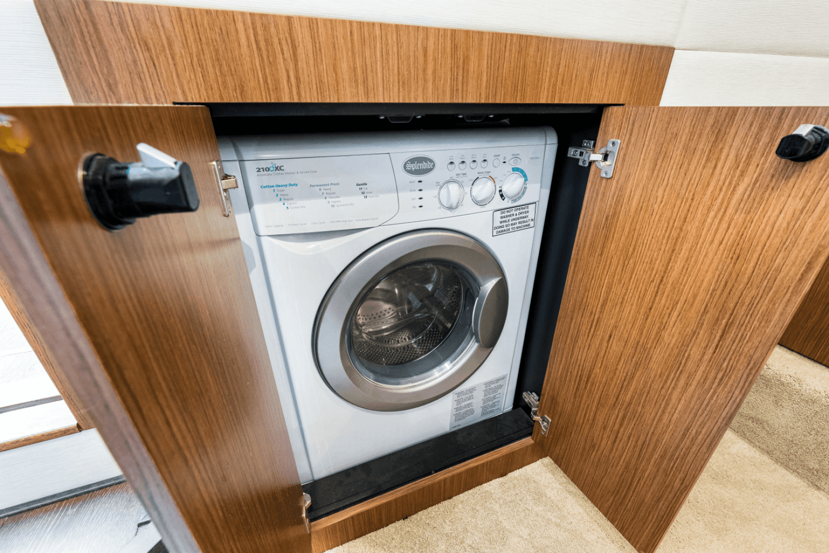 2017 Sea Ray 510 Sundancer — photo 79