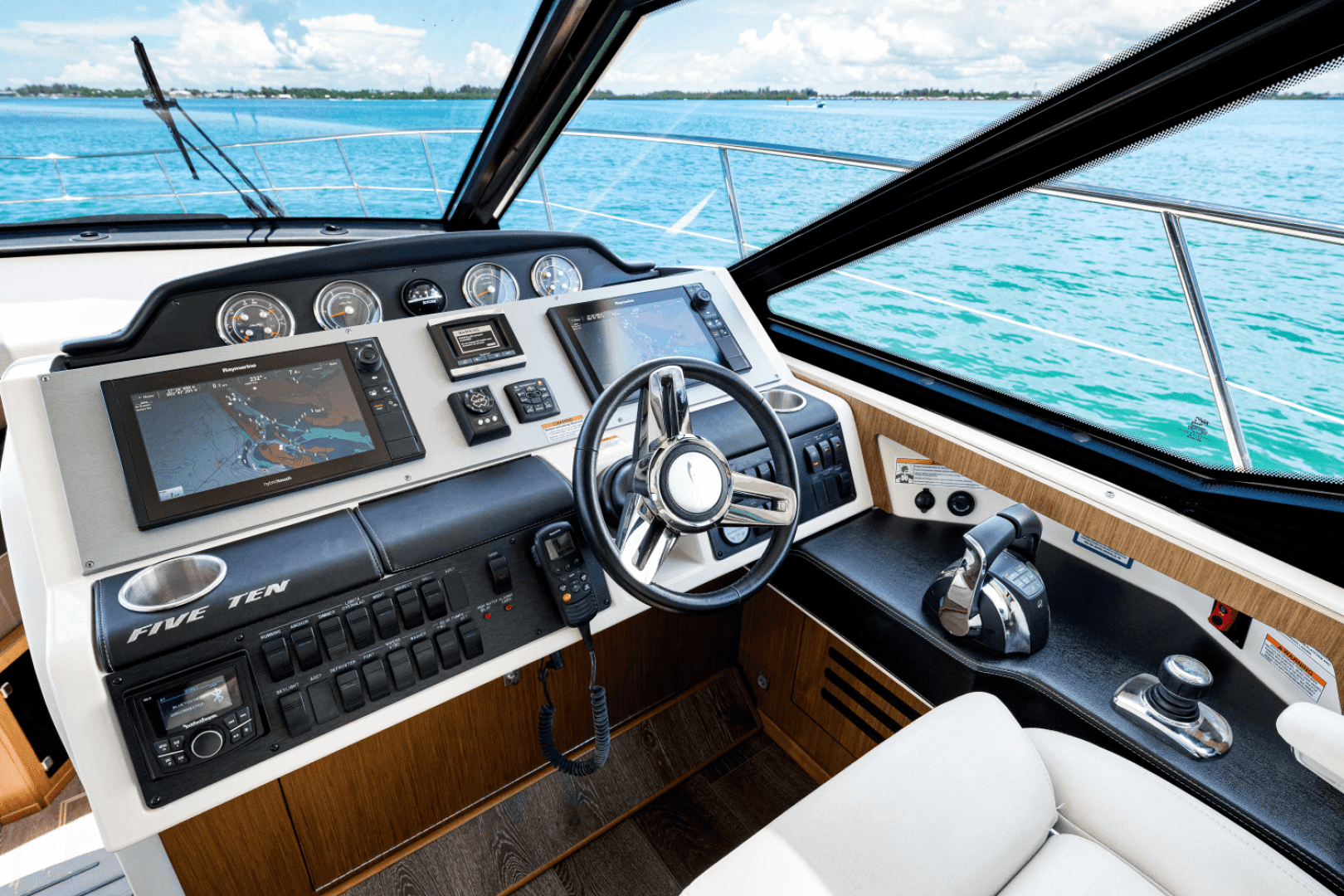 2017 Sea Ray 510 Sundancer — photo 61