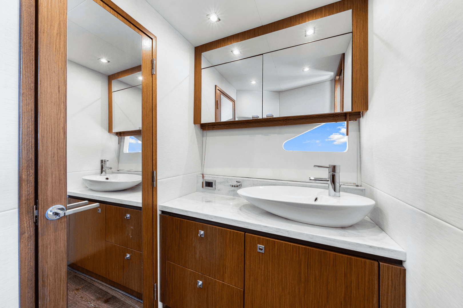 2017 Sea Ray 510 Sundancer — photo 74