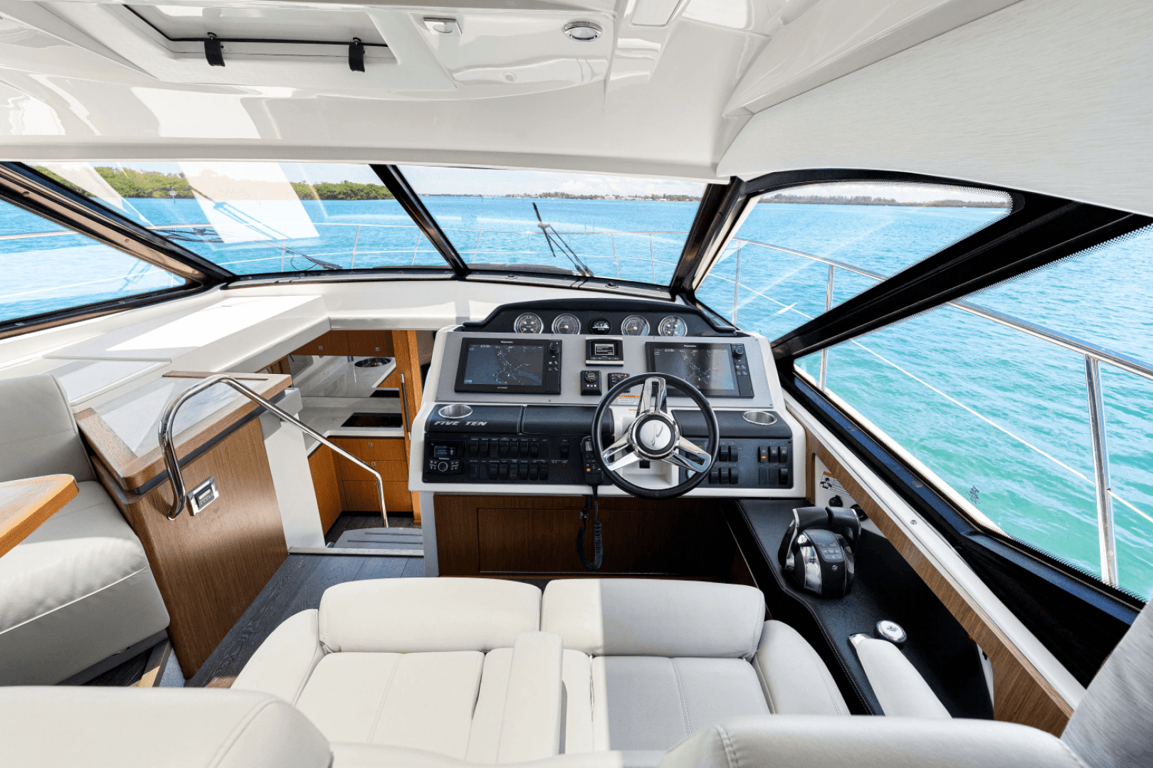 2017 Sea Ray 510 Sundancer — photo 60