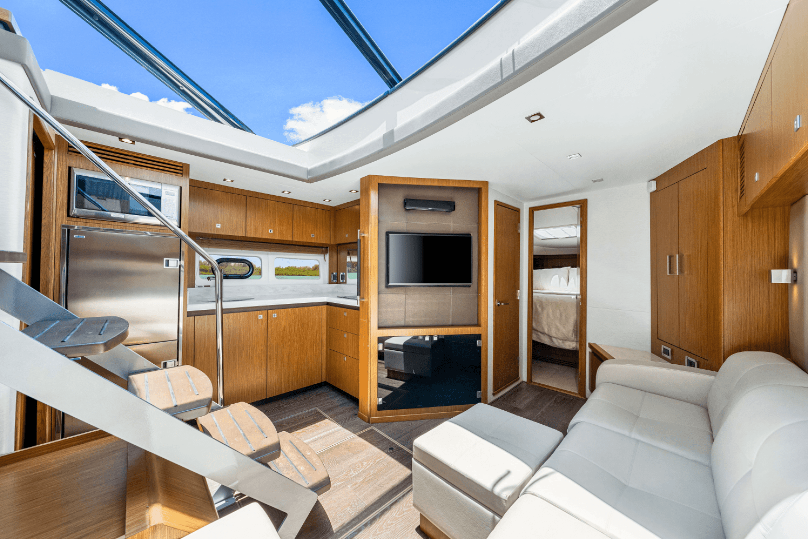 2017 Sea Ray 510 Sundancer — photo 65