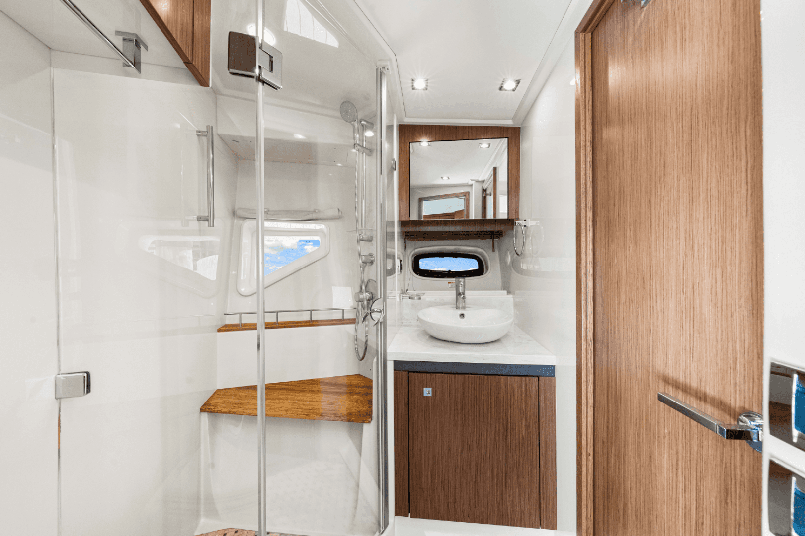 2017 Sea Ray 510 Sundancer — photo 78