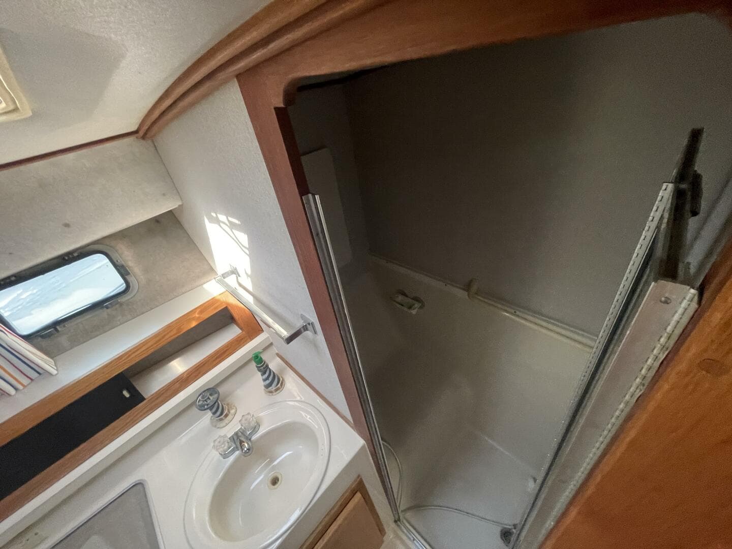 1989 Silverton 37 Convertible — photo 36