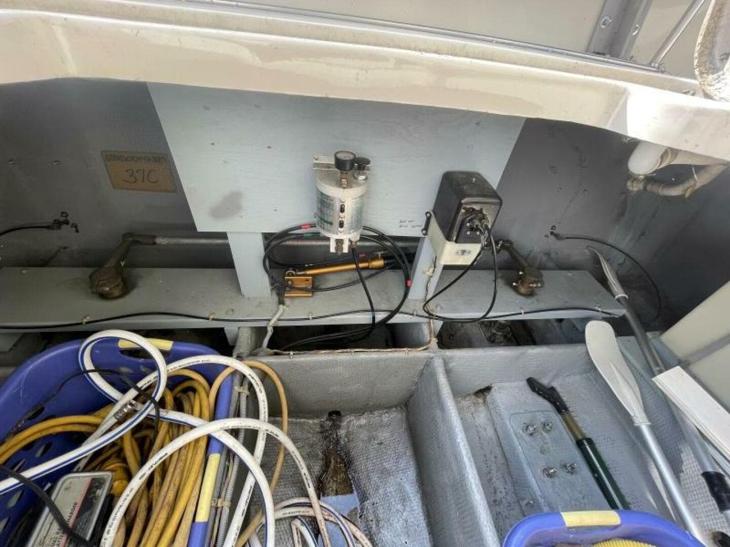 1989 Silverton 37 Convertible — photo 16