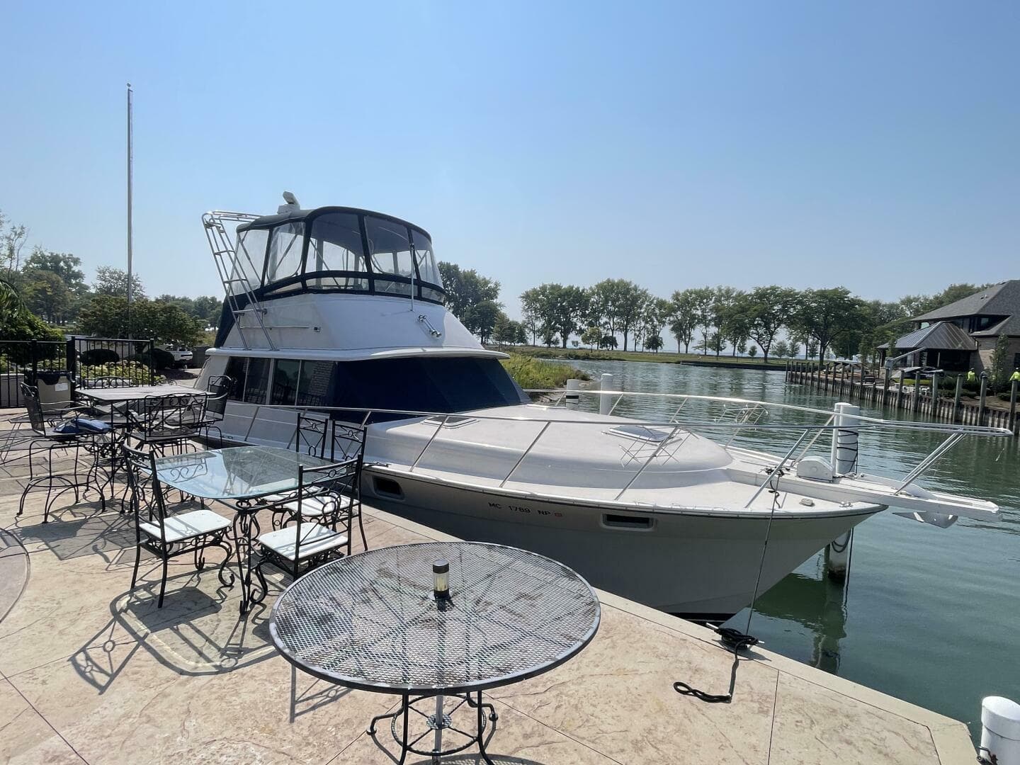 1989 Silverton 37 Convertible — photo 2