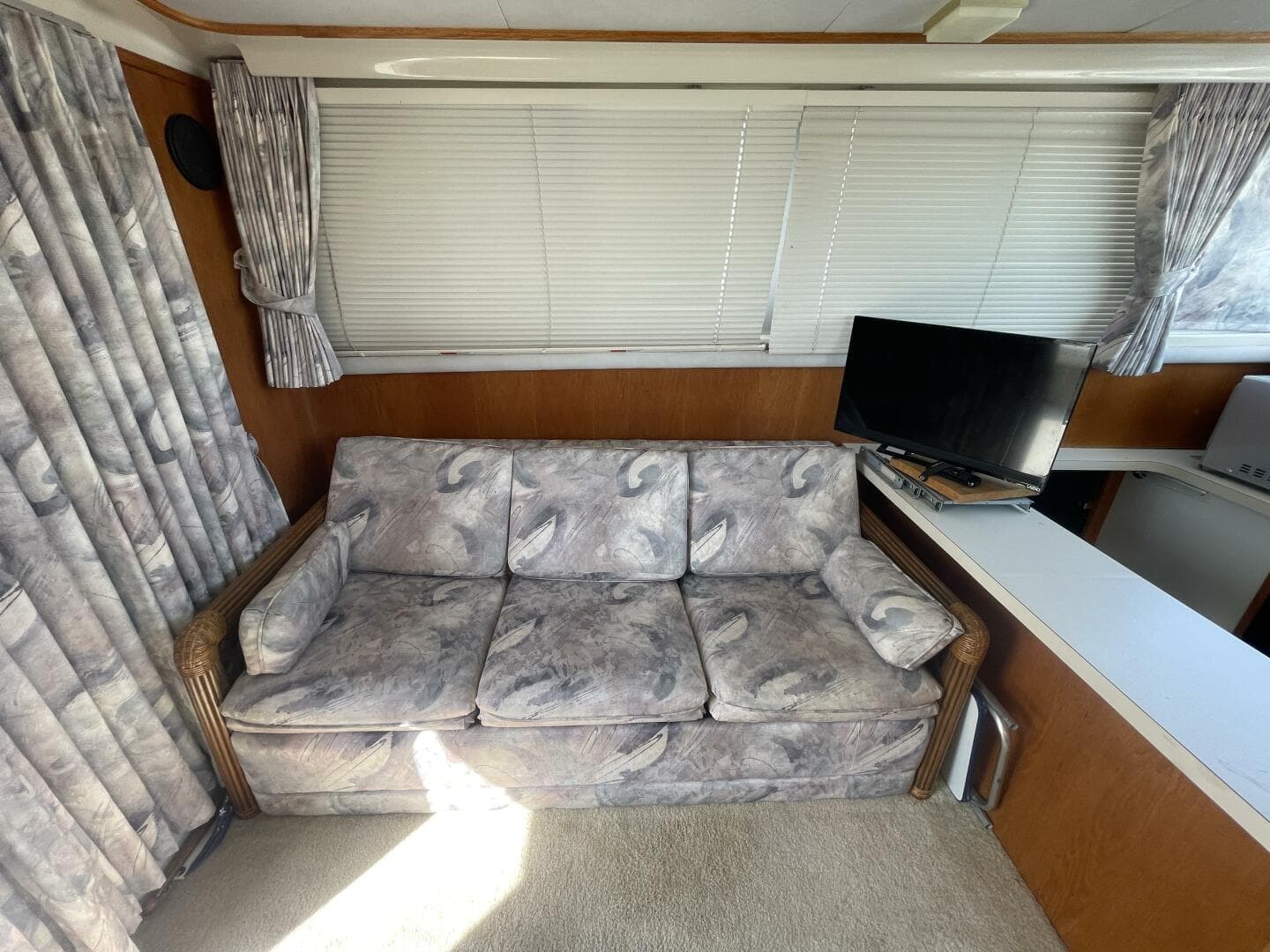 1989 Silverton 37 Convertible — photo 23