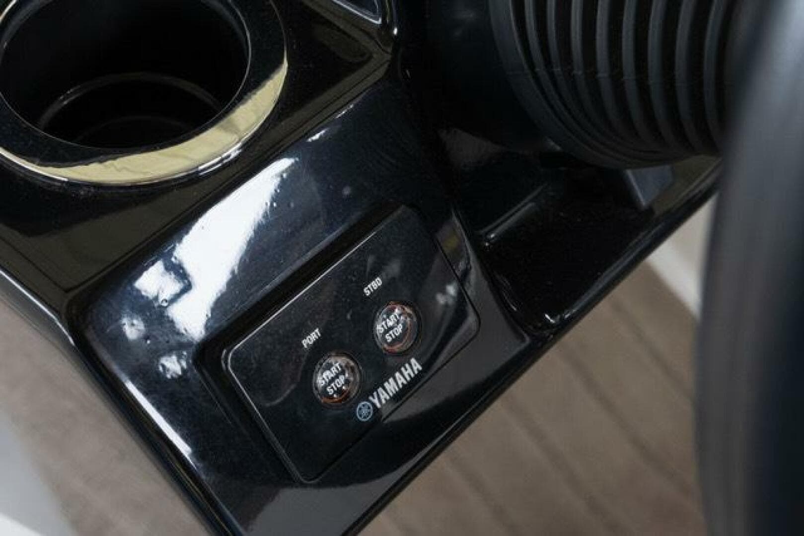 2016 Yamaha Boats 242 Limited E-Series — photo 26