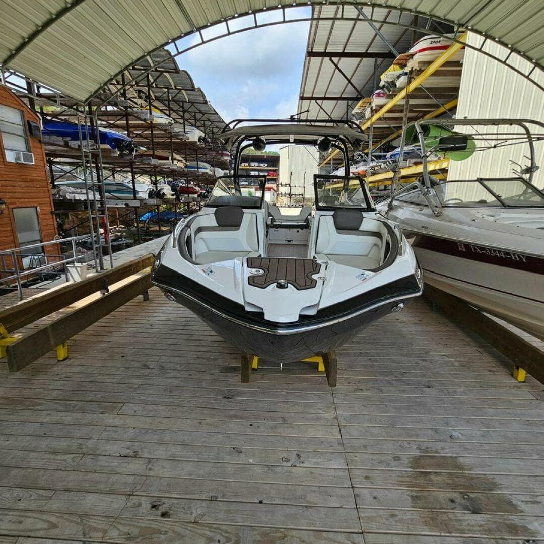 2016 Yamaha Boats 242 Limited E-Series — photo 5