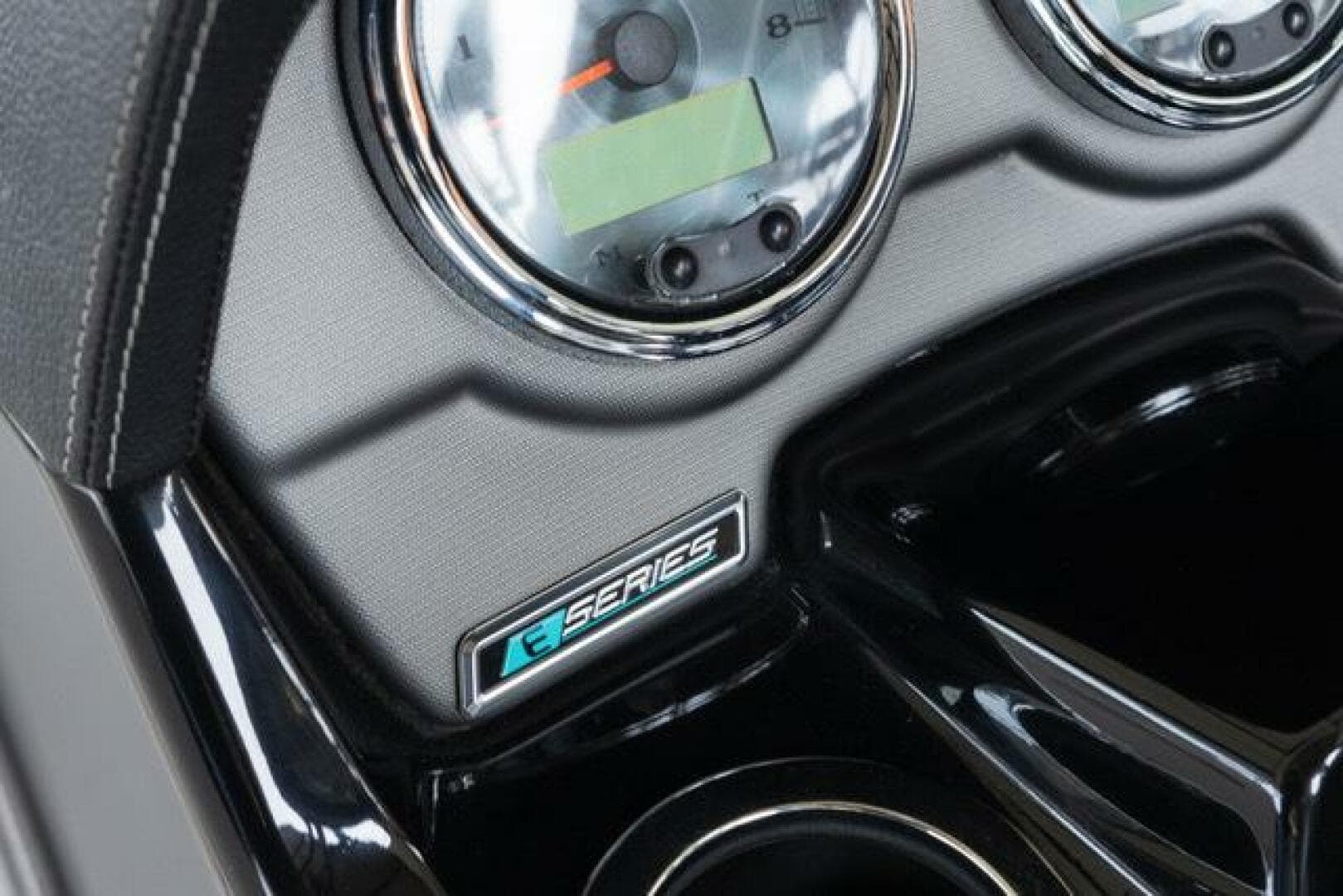 2016 Yamaha Boats 242 Limited E-Series — photo 27