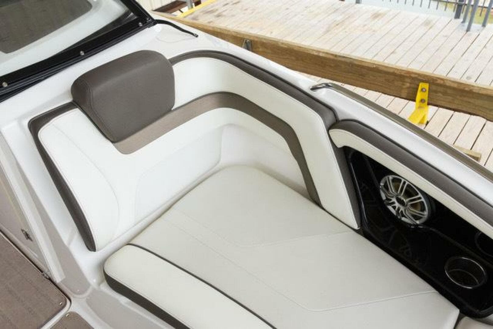 2016 Yamaha Boats 242 Limited E-Series — photo 36