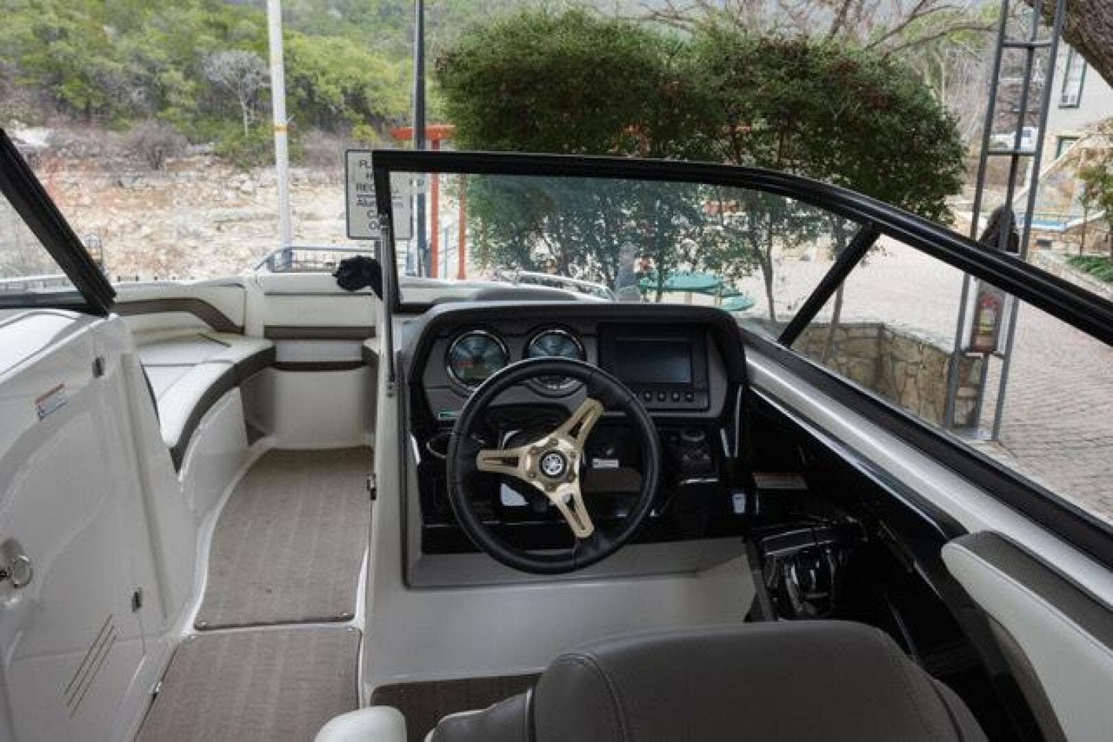 2016 Yamaha Boats 242 Limited E-Series — photo 45