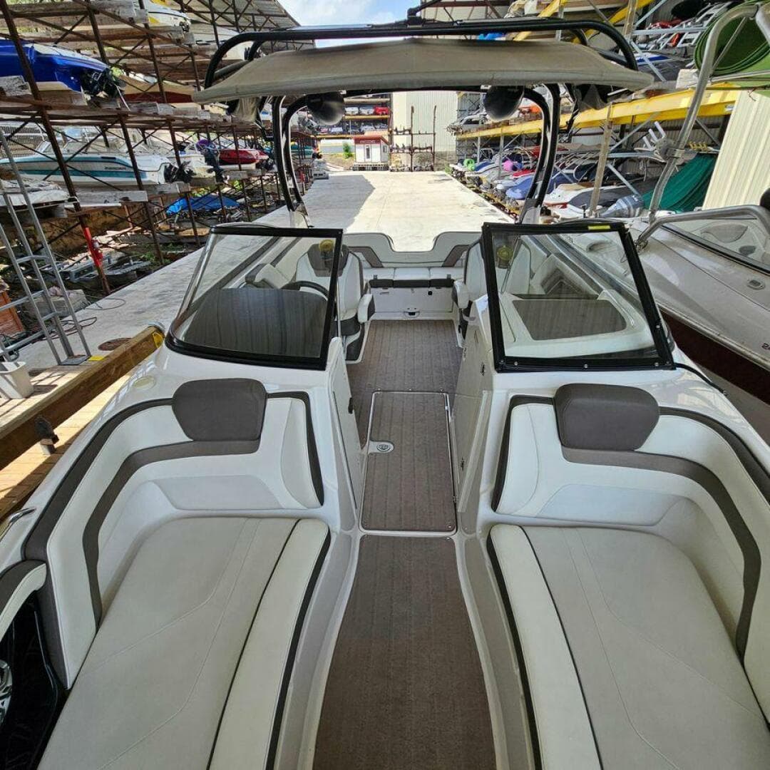 2016 Yamaha Boats 242 Limited E-Series — photo 8