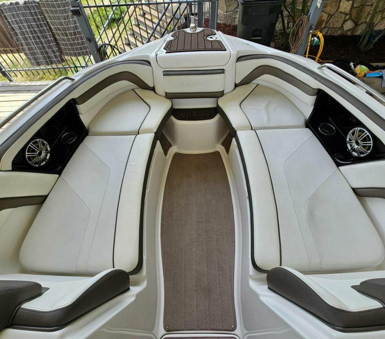 2016 Yamaha Boats 242 Limited E-Series — photo 9