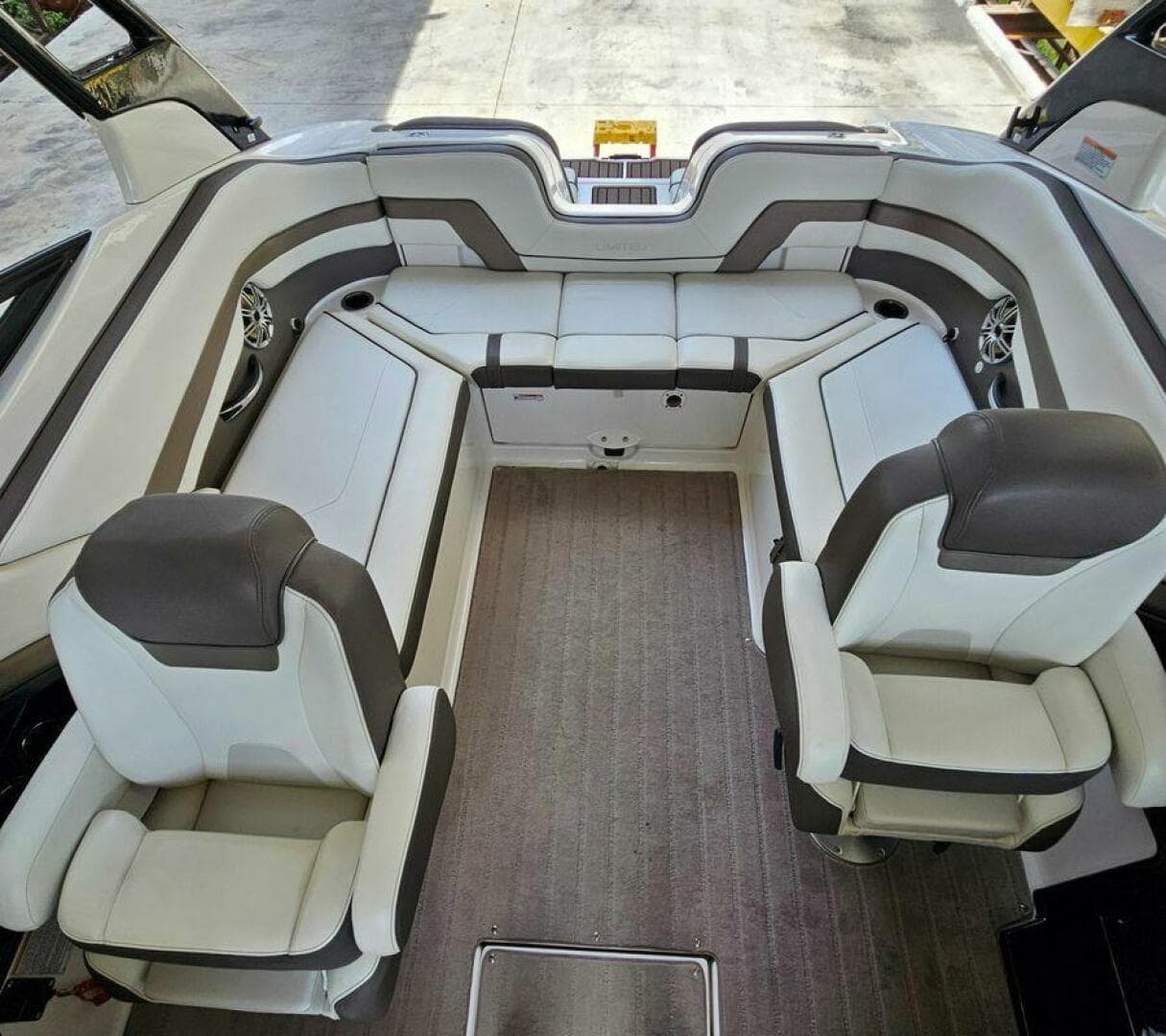 2016 Yamaha Boats 242 Limited E-Series — photo 12