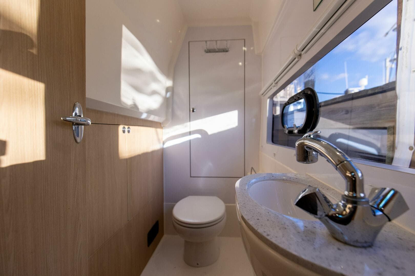 2018 Aquila 36 Power Cat — photo 10