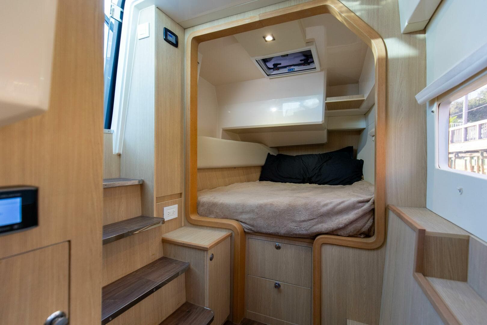 2018 Aquila 36 Power Cat — photo 11