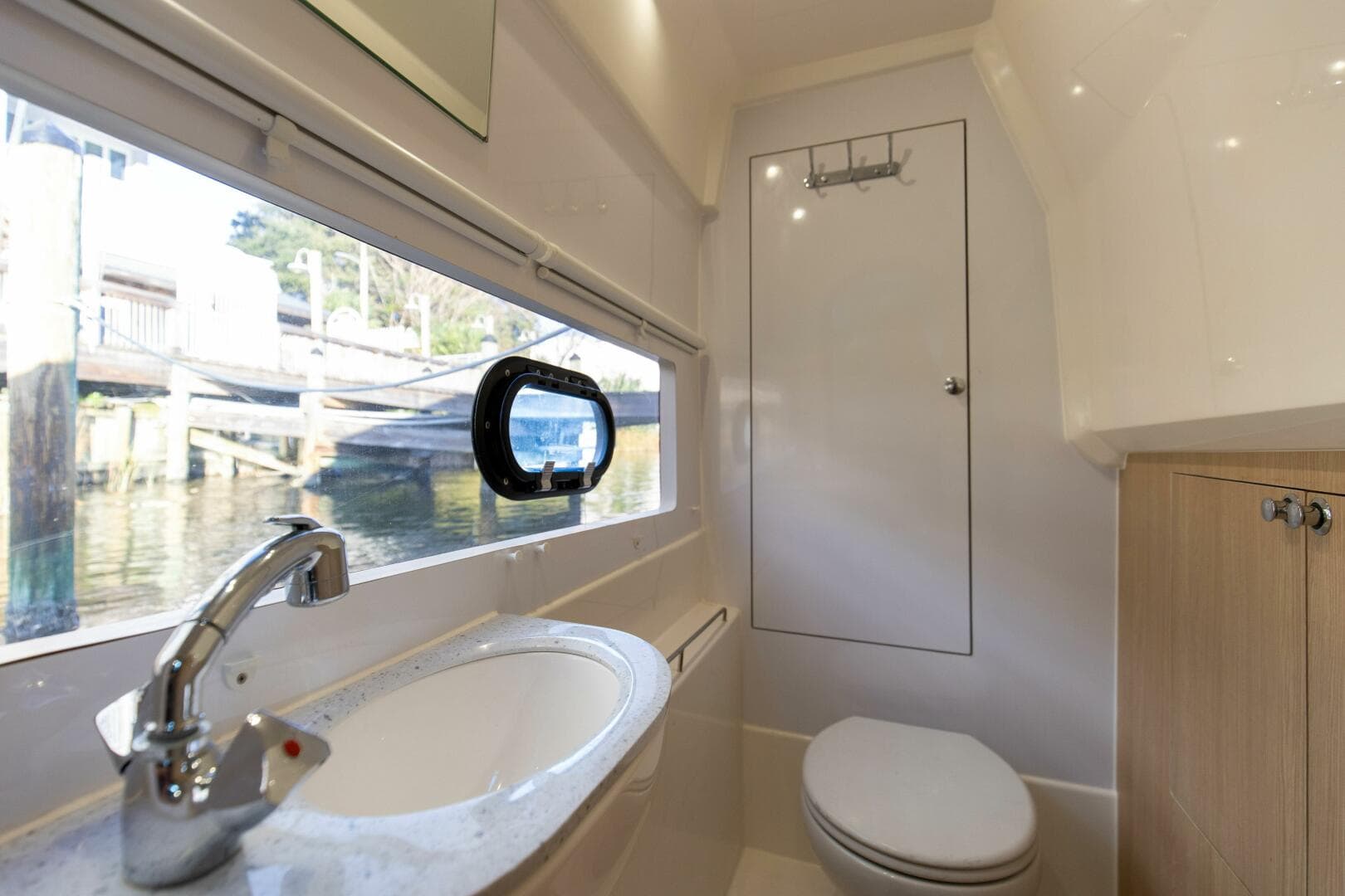 2018 Aquila 36 Power Cat — photo 12