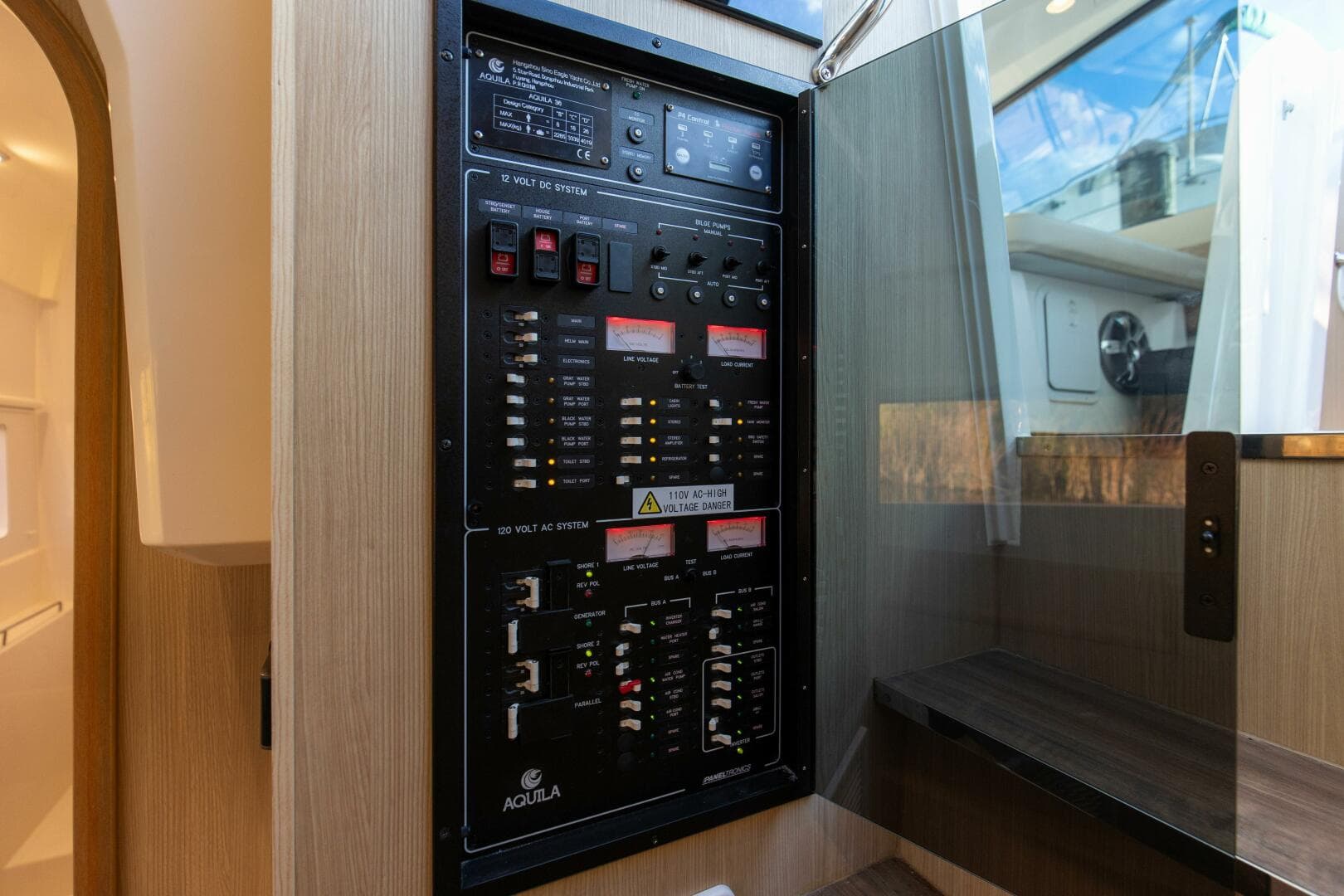 2018 Aquila 36 Power Cat — photo 8