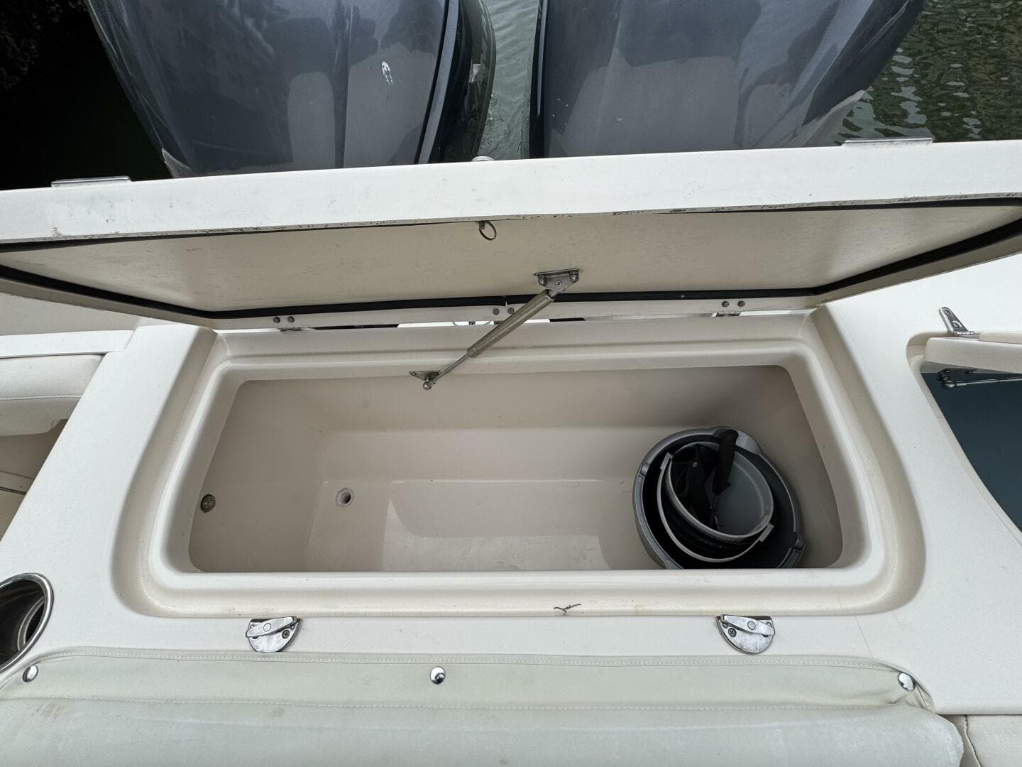 2021 Grady-White Freedom 285 — photo 32