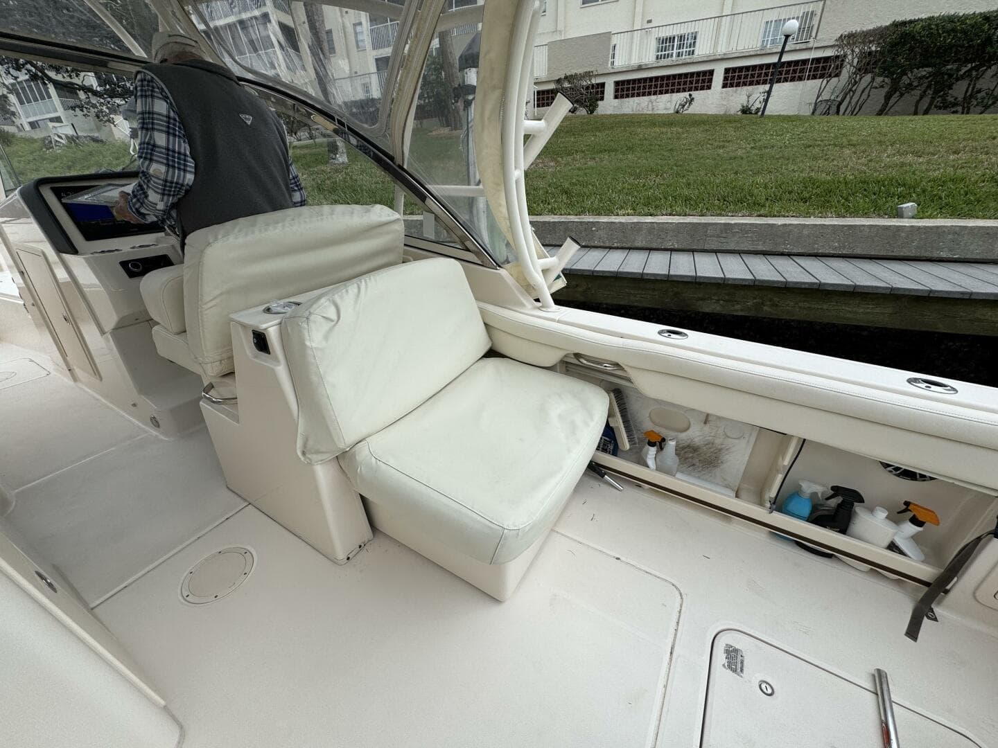 2021 Grady-White Freedom 285 — photo 27