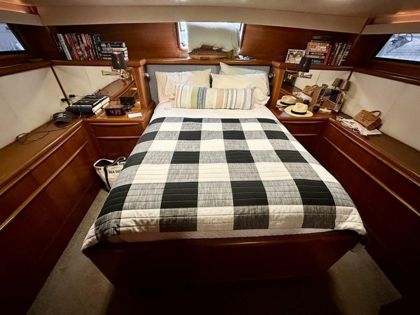 1989 Viking 44 — photo 29