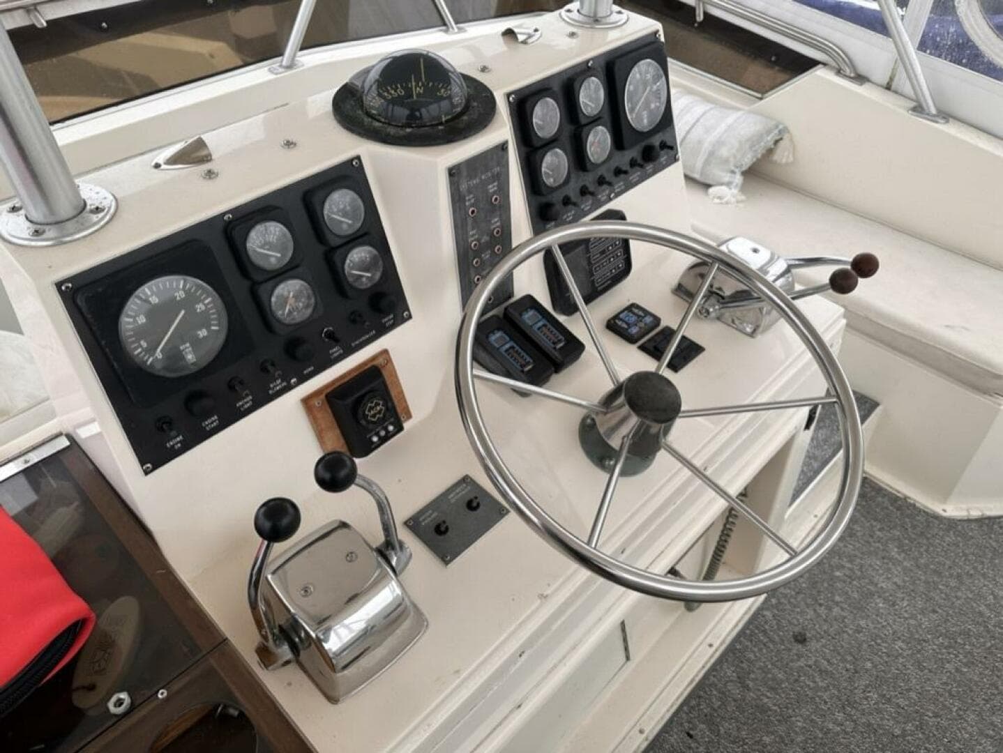 1989 Viking 44 — photo 12