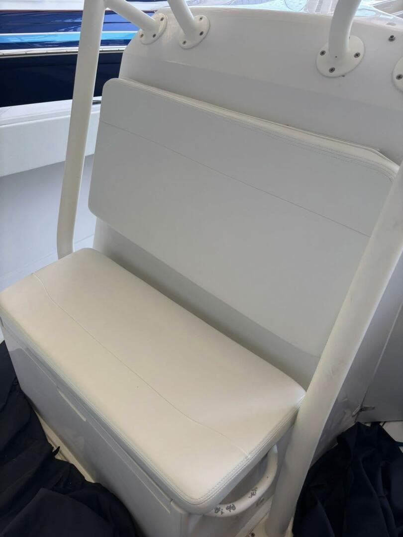 2006 Jupiter 31 CC Forward Seating — photo 21