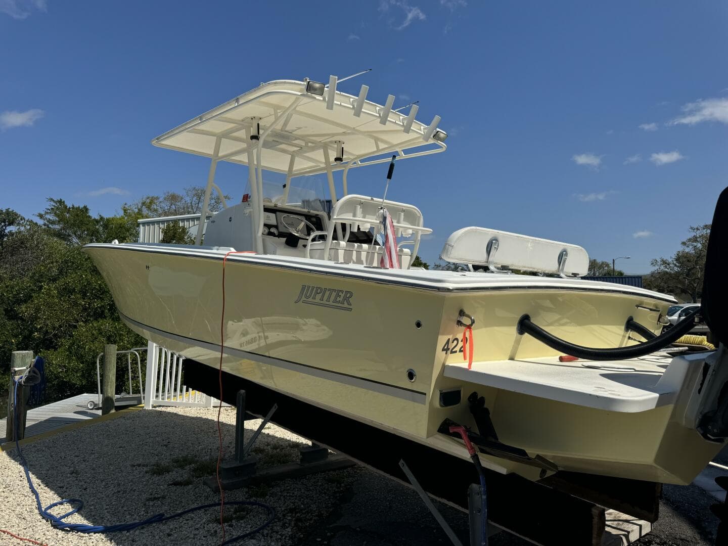 2006 Jupiter 31 CC Forward Seating — photo 2