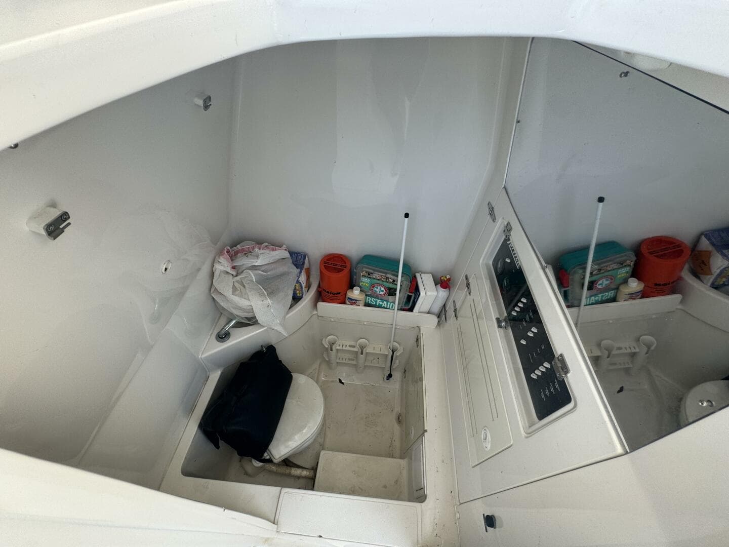 2006 Jupiter 31 CC Forward Seating — photo 39