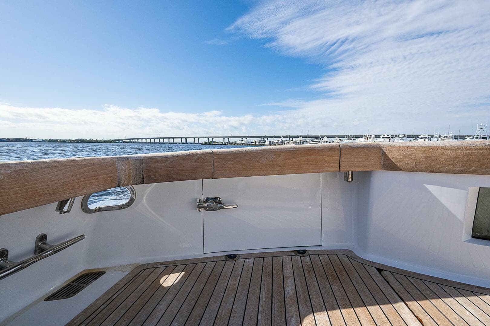 2017 F&S Cusotm Express Sportfish — photo 19