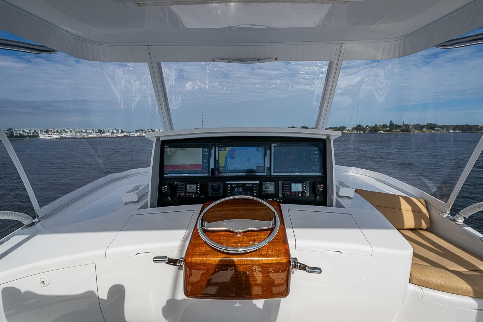 2017 F&S Cusotm Express Sportfish — photo 9