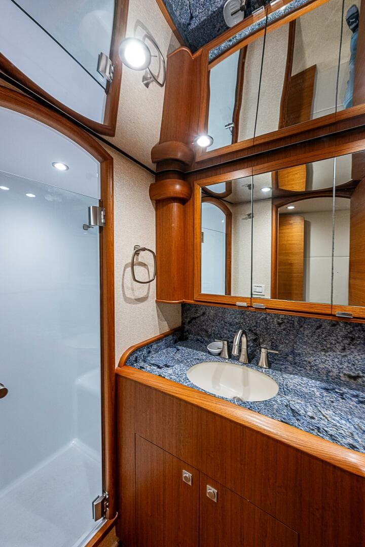 2017 F&S Cusotm Express Sportfish — photo 54