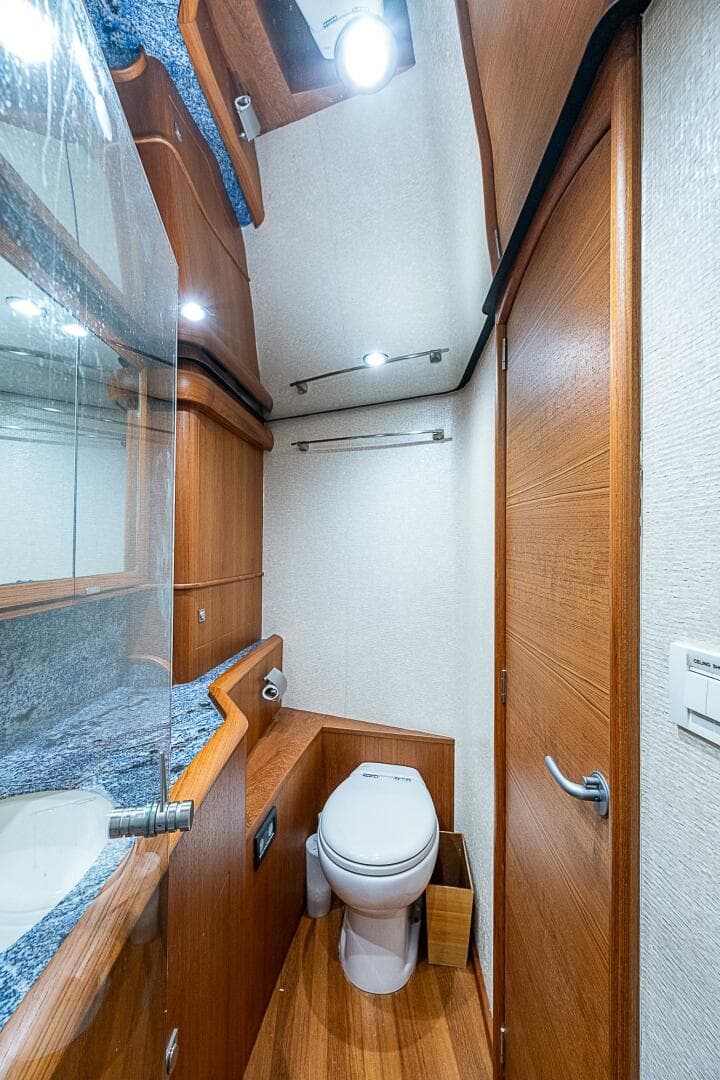 2017 F&S Cusotm Express Sportfish — photo 55