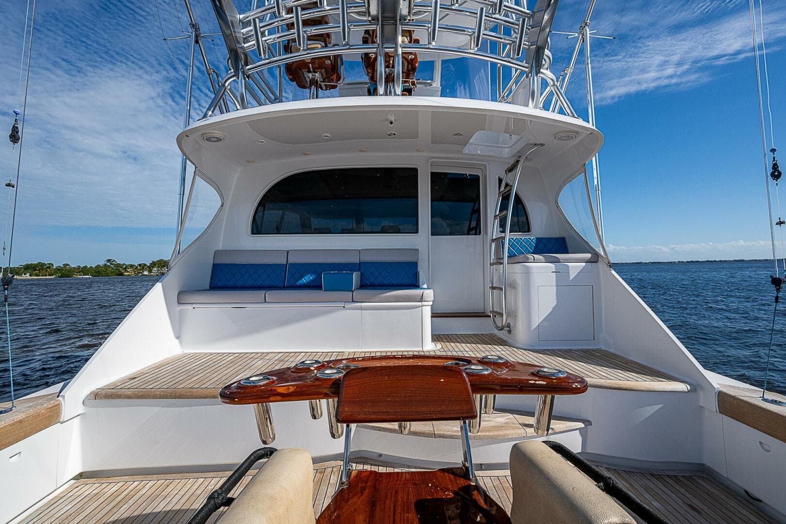 2017 F&S Cusotm Express Sportfish — photo 16