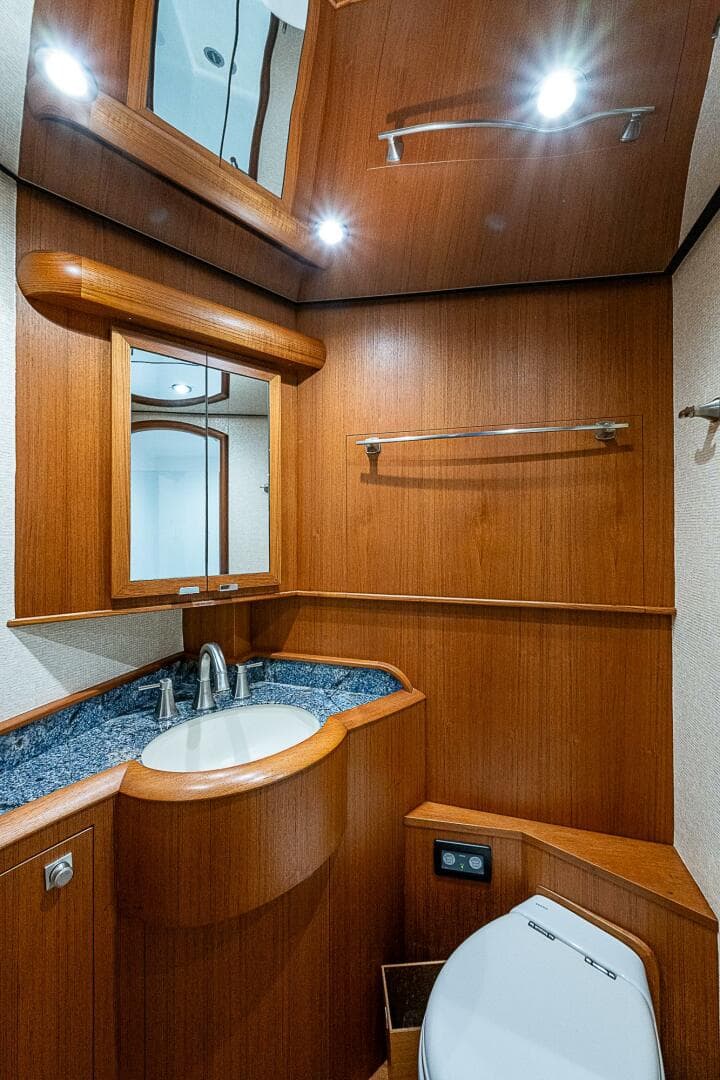 2017 F&S Cusotm Express Sportfish — photo 57