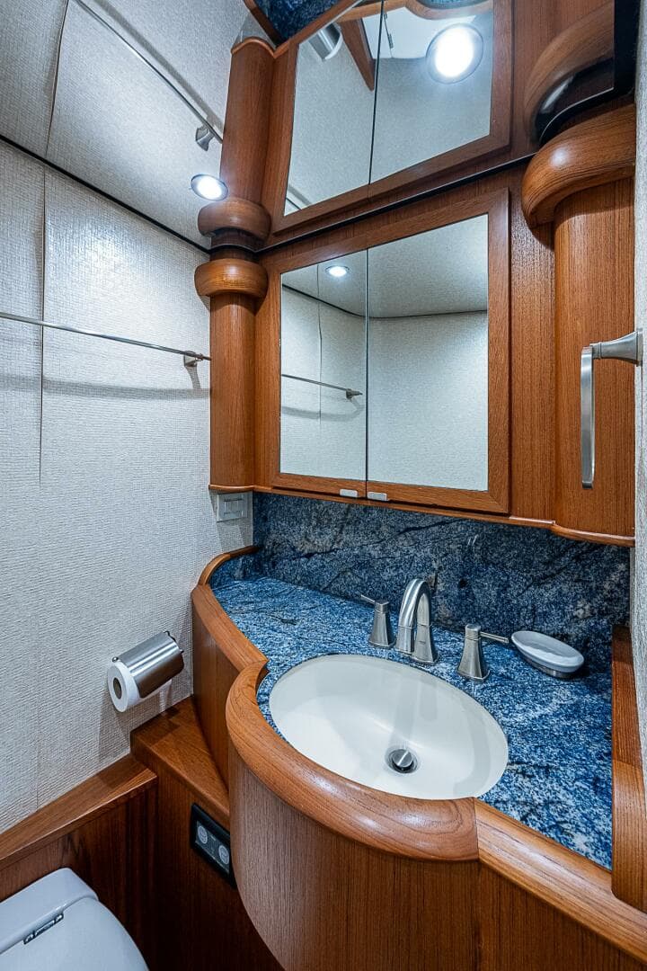 2017 F&S Cusotm Express Sportfish — photo 62