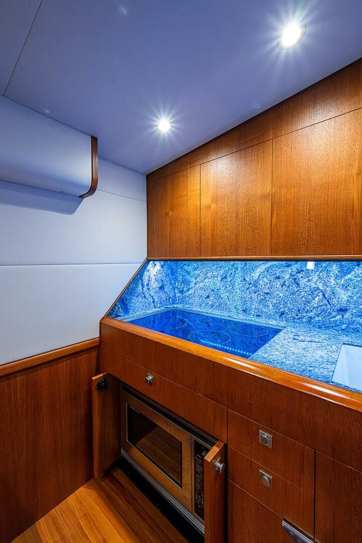 2017 F&S Cusotm Express Sportfish — photo 56