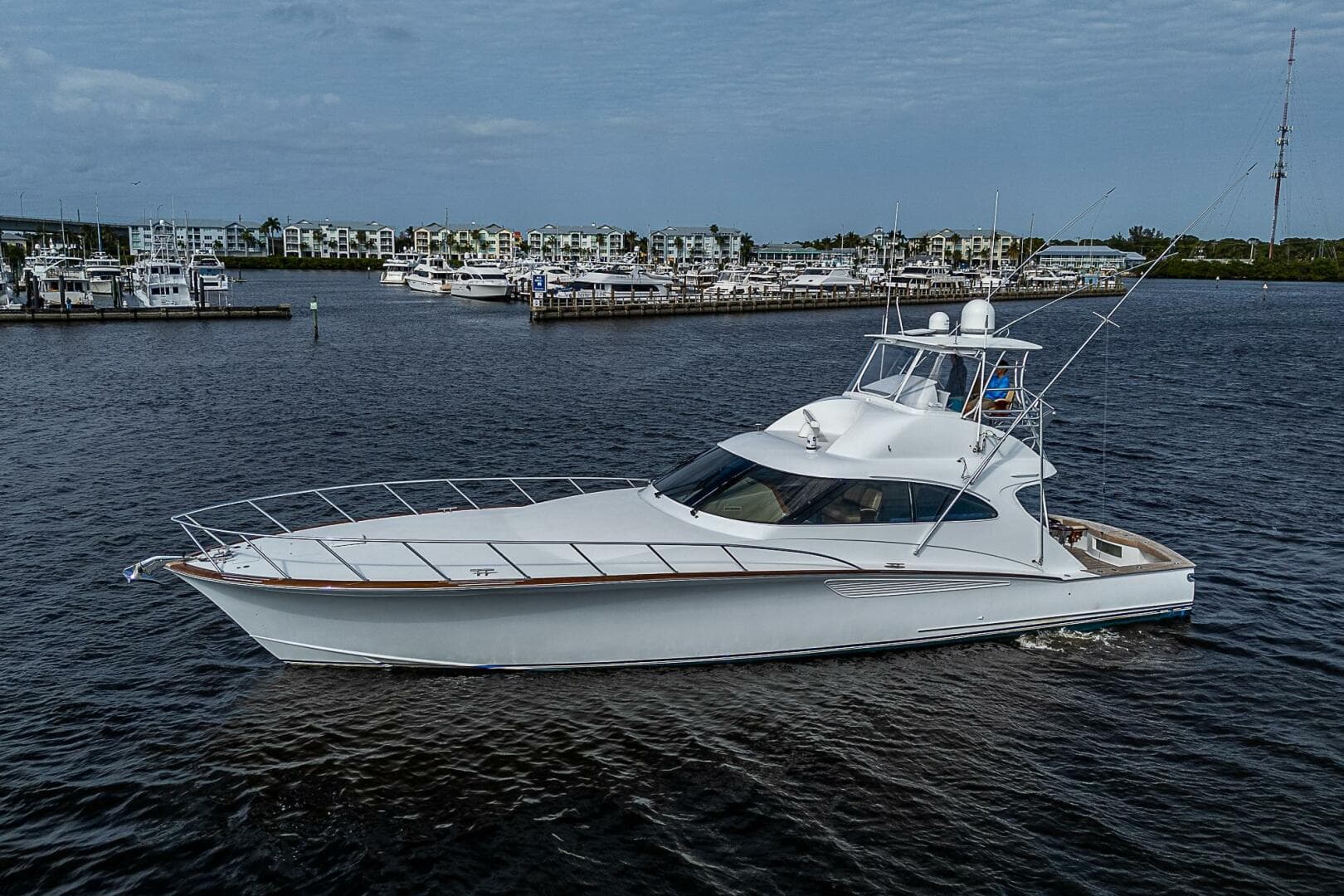 2017 F&S Cusotm Express Sportfish — photo 6