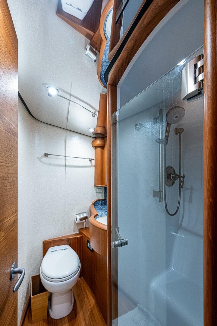 2017 F&S Cusotm Express Sportfish — photo 61