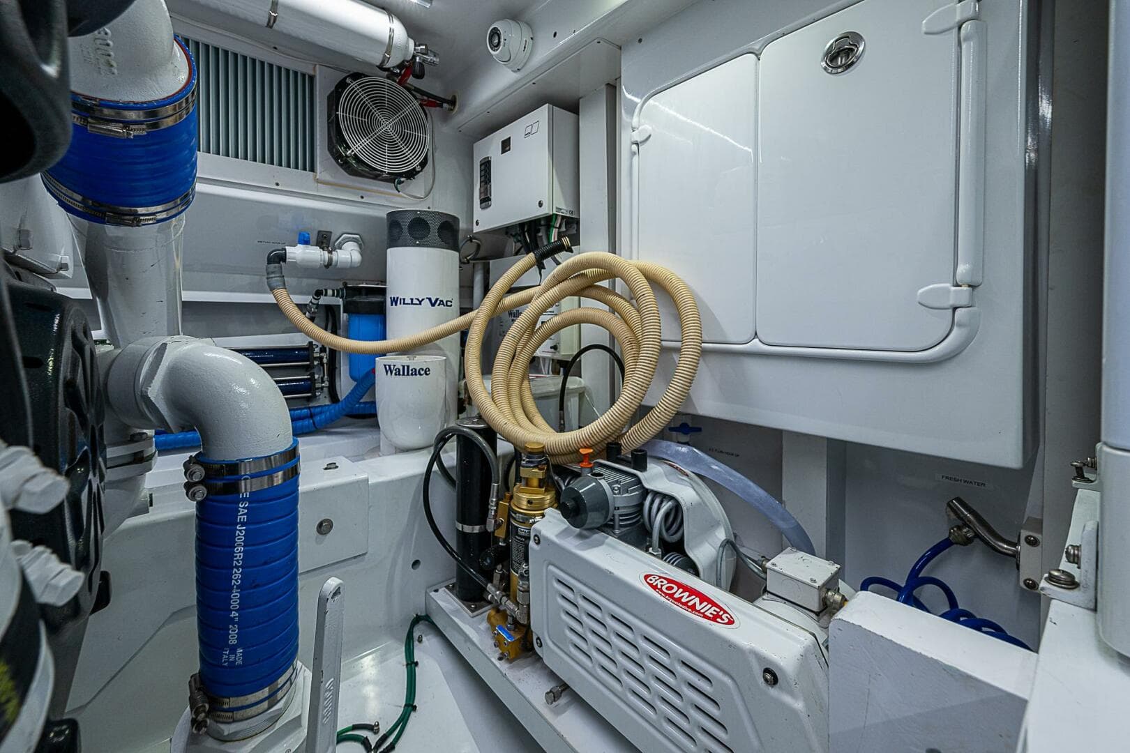 2017 F&S Cusotm Express Sportfish — photo 26